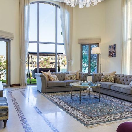 Chic 4Br Villa With Assistant Room And Private Pool On Palm Jumeirah By Deluxe Holiday Homes 두바이 외부 사진