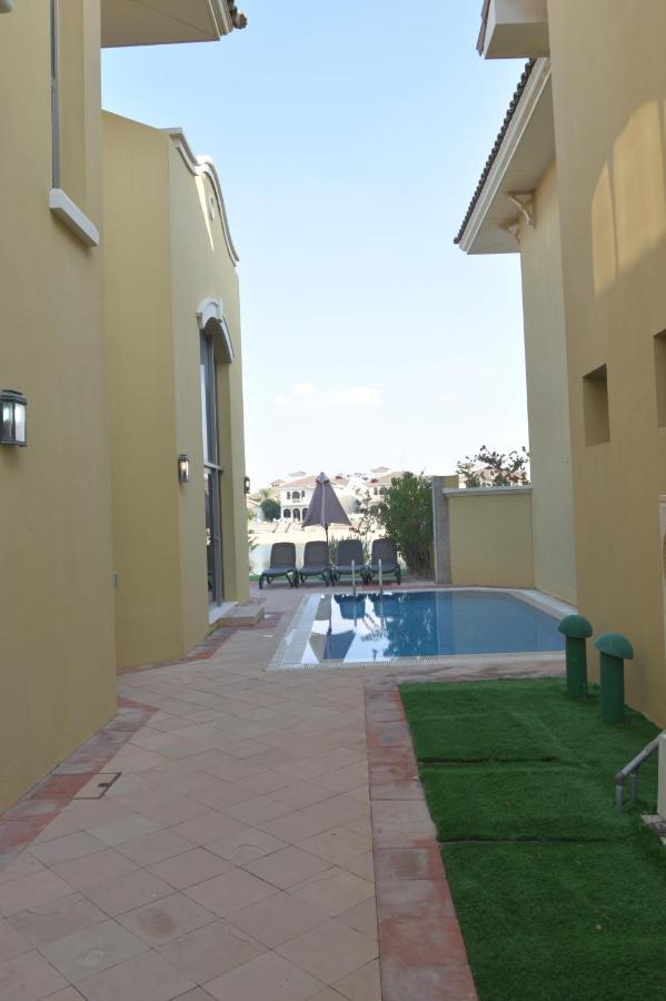 Chic 4Br Villa With Assistant Room And Private Pool On Palm Jumeirah By Deluxe Holiday Homes 두바이 외부 사진