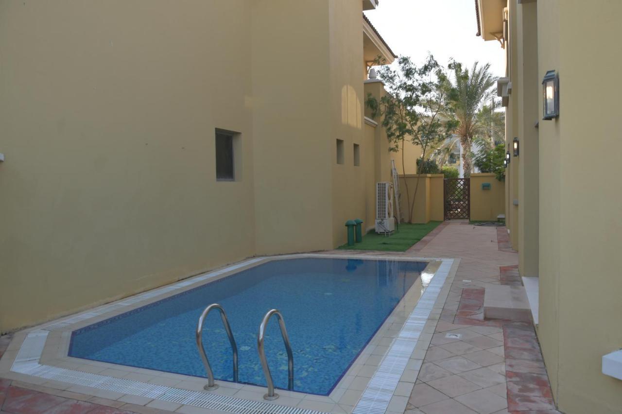 Chic 4Br Villa With Assistant Room And Private Pool On Palm Jumeirah By Deluxe Holiday Homes 두바이 외부 사진