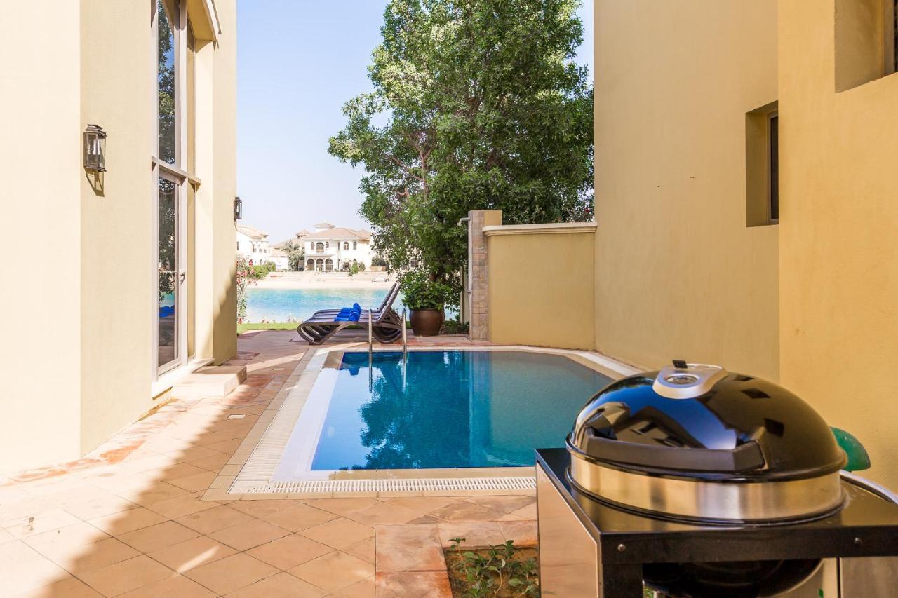 Chic 4Br Villa With Assistant Room And Private Pool On Palm Jumeirah By Deluxe Holiday Homes 두바이 외부 사진