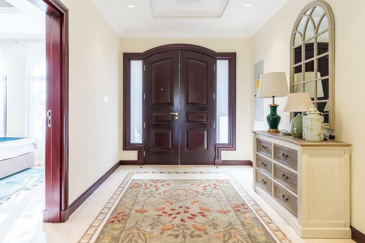 Chic 4Br Villa With Assistant Room And Private Pool On Palm Jumeirah By Deluxe Holiday Homes 두바이 외부 사진