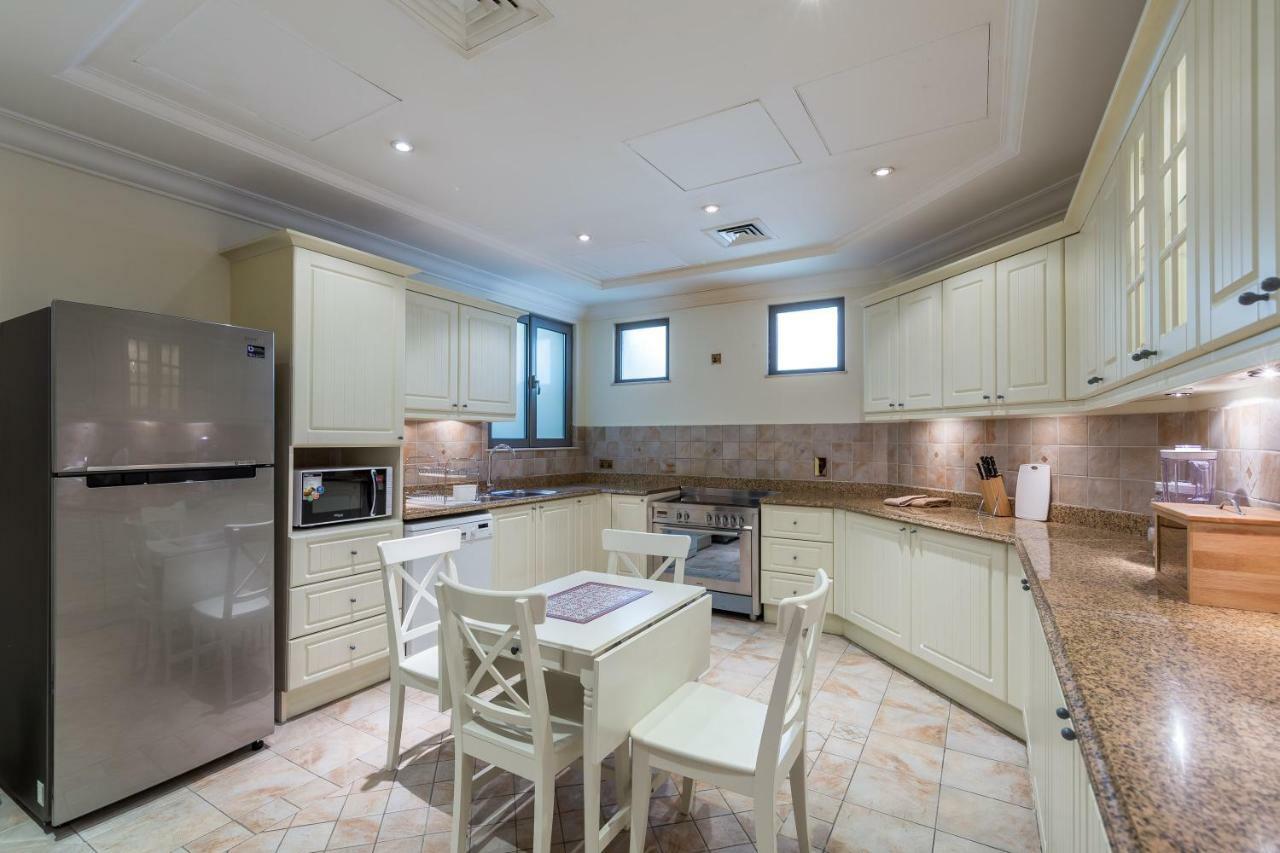 Chic 4Br Villa With Assistant Room And Private Pool On Palm Jumeirah By Deluxe Holiday Homes 두바이 외부 사진