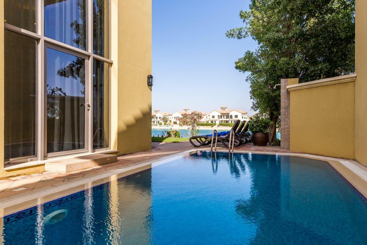 Chic 4Br Villa With Assistant Room And Private Pool On Palm Jumeirah By Deluxe Holiday Homes 두바이 외부 사진