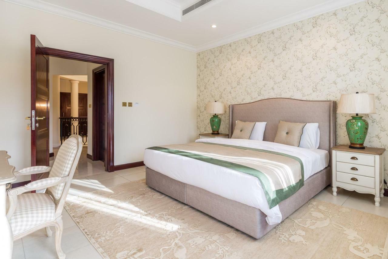 Chic 4Br Villa With Assistant Room And Private Pool On Palm Jumeirah By Deluxe Holiday Homes 두바이 외부 사진