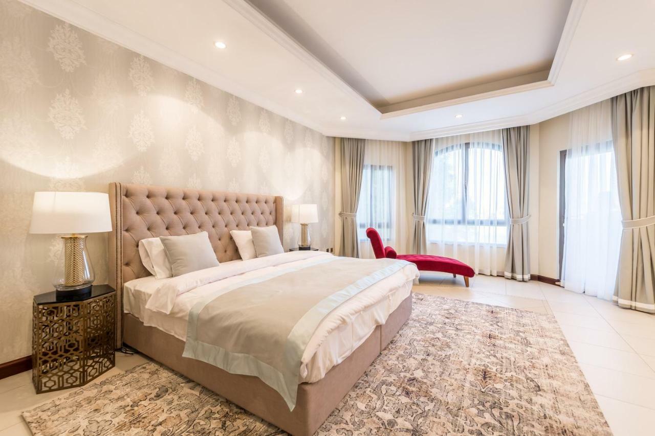 Chic 4Br Villa With Assistant Room And Private Pool On Palm Jumeirah By Deluxe Holiday Homes 두바이 외부 사진