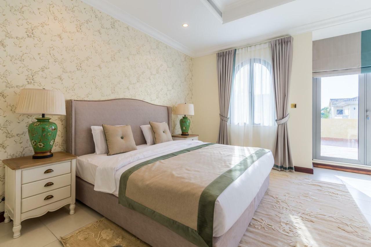 Chic 4Br Villa With Assistant Room And Private Pool On Palm Jumeirah By Deluxe Holiday Homes 두바이 외부 사진