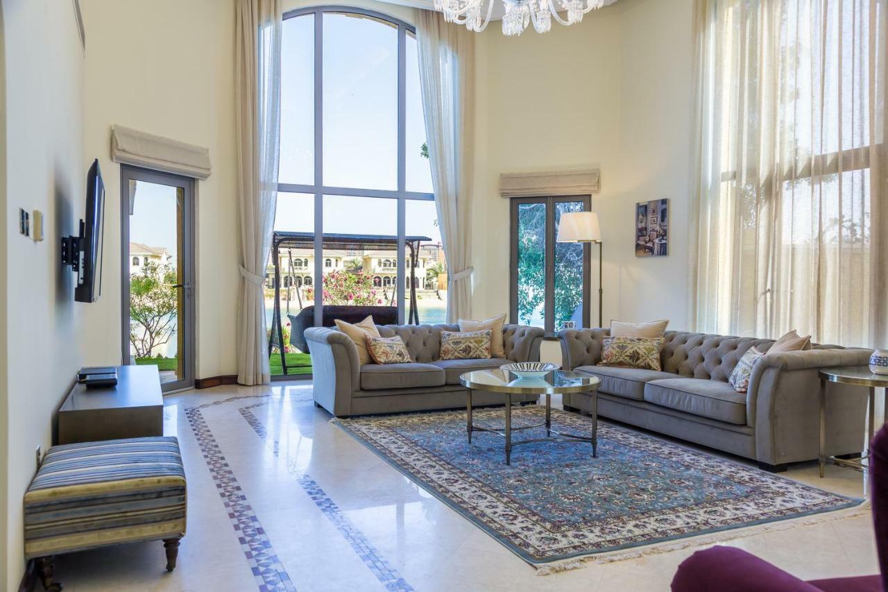 Chic 4Br Villa With Assistant Room And Private Pool On Palm Jumeirah By Deluxe Holiday Homes 두바이 외부 사진